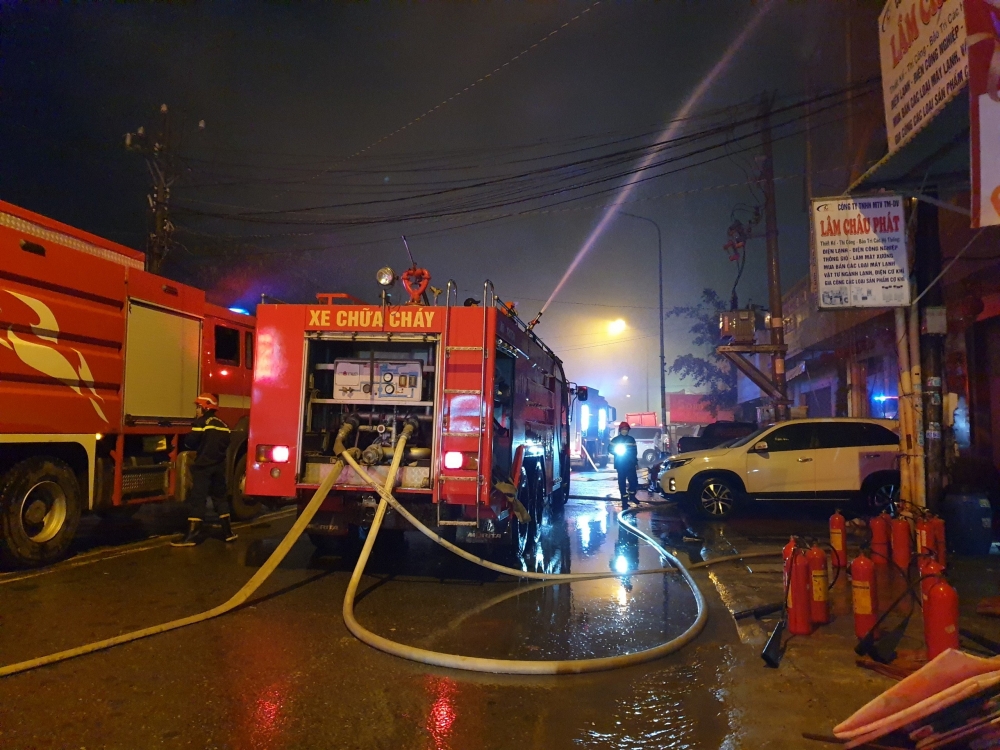 Bình Dương: Cháy quán karaoke khiến ít nhất 12 người tử vong