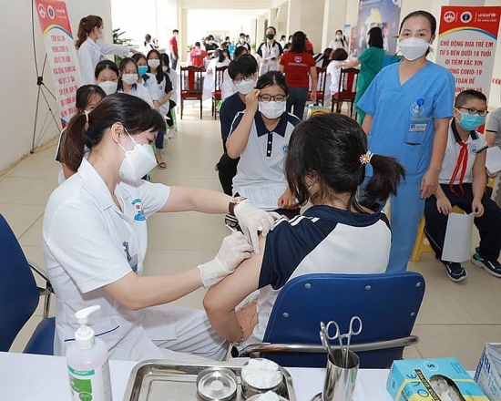Chiến dịch tiêm chủng vắc xin phòng Covid-19 “Vui Trung thu và tựu trường an toàn”