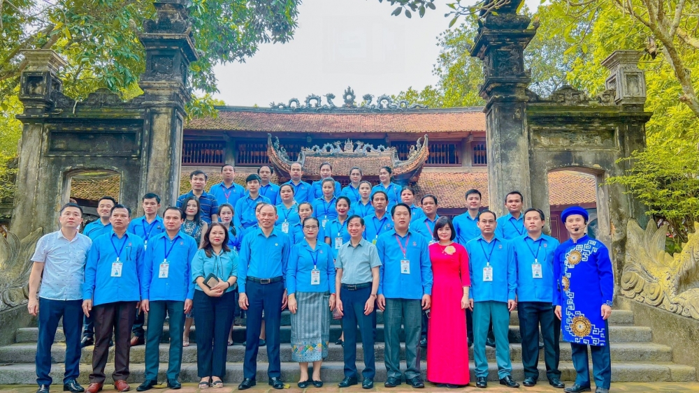 Đoàn cán bộ Liên hiệp Công đoàn thành phố Viêng Chăn thăm, làm việc với LĐLĐ huyện Sóc Sơn