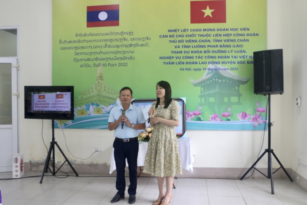 Đoàn cán bộ Liên hiệp Công đoàn thành phố Viêng Chăn thăm, làm việc với LĐLĐ huyện Sóc Sơn