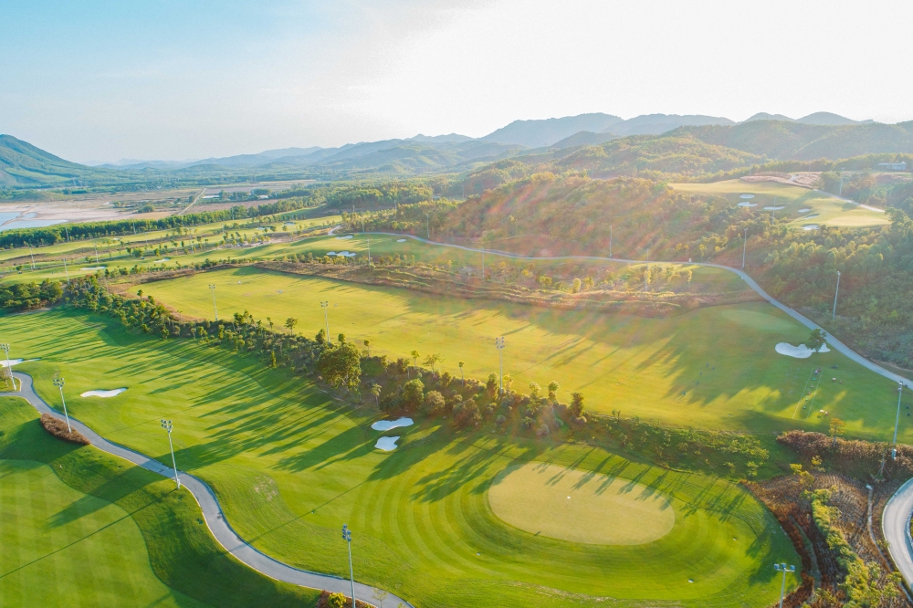 Mường Thanh Golf Club Diễn Lâm có độ dốc và địa hình đồi núi thách thức các Golfer