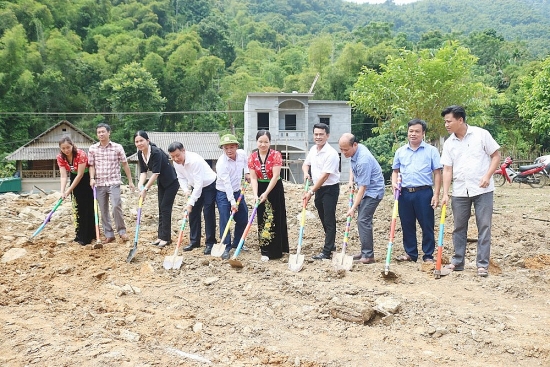 Câu lạc bộ Nhà báo Thanh Hóa tài trợ 300 triệu đồng xây dựng điểm trường cho trẻ em nghèo vùng cao