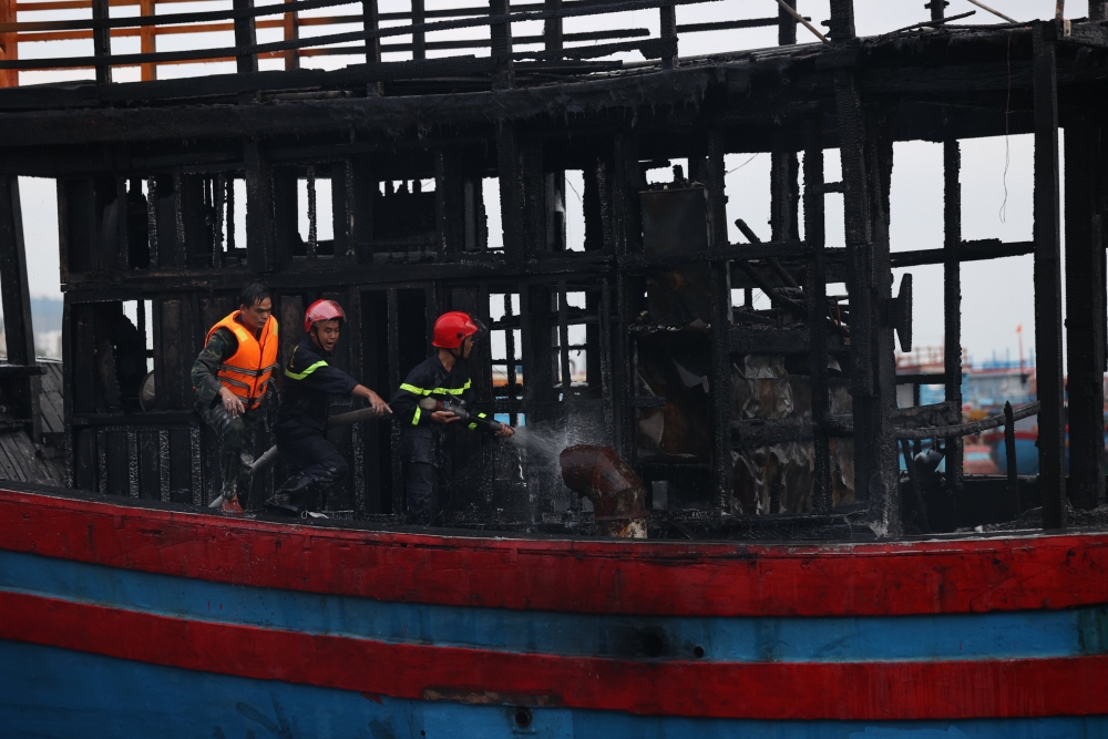 Đà Nẵng: Cháy tàu tại âu thuyền Thọ Quang