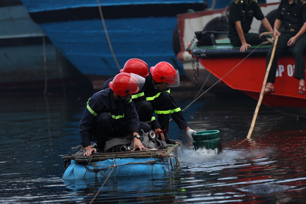 Đà Nẵng: Cháy tàu tại âu thuyền Thọ Quang