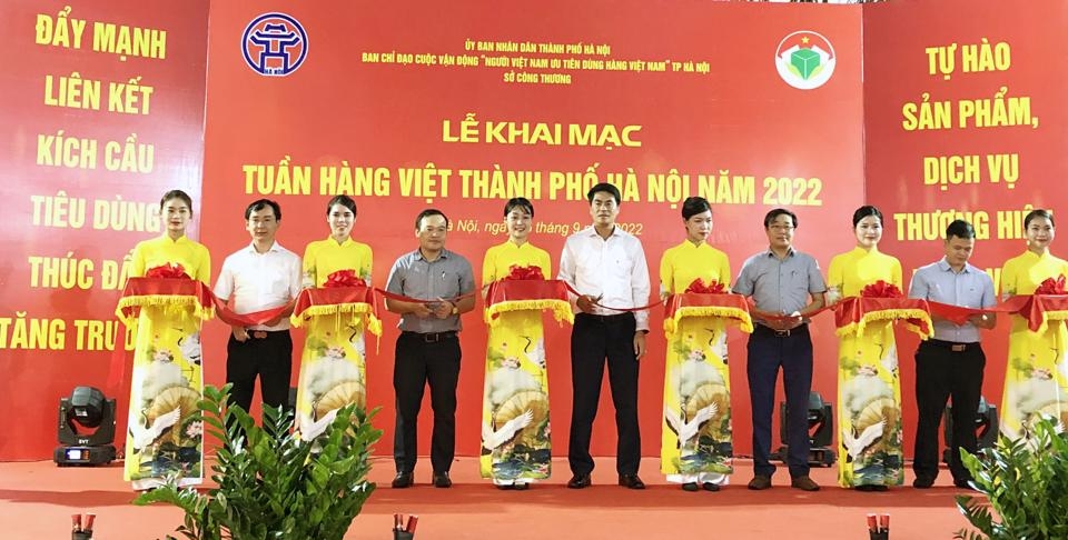 Hơn 100 gian hàng tham gia Tuần hàng Việt thành phố Hà Nội năm 2022 tại Long Biên