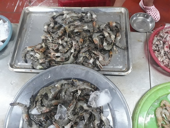 Đà Nẵng: Đề nghị kiểm tra, xử lý việc phát hiện tôm bán ở chợ có tạp chất