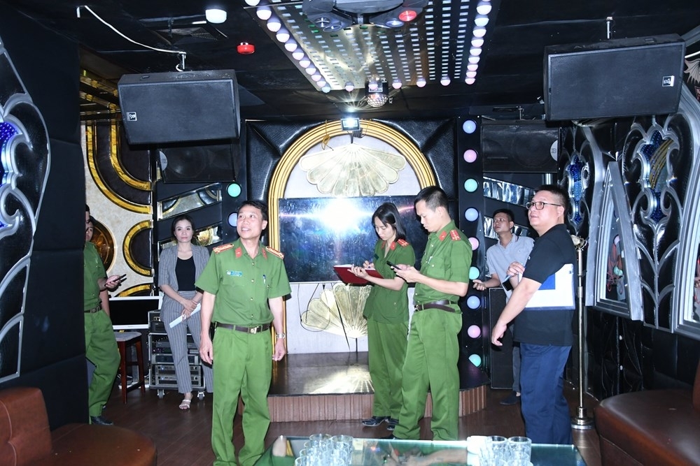  Công an thành phố Hải Phòng kiểm tra PCCC&CNCH tại các cơ sở kinh doanh karaoke, vũ trường