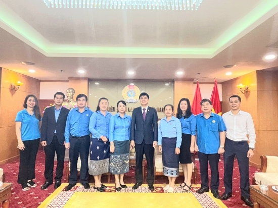 Phó Chủ tịch Tổng LĐLĐ Việt Nam Ngọ Duy Hiểu tiếp đoàn Trung ương Liên hiệp Công đoàn Lào