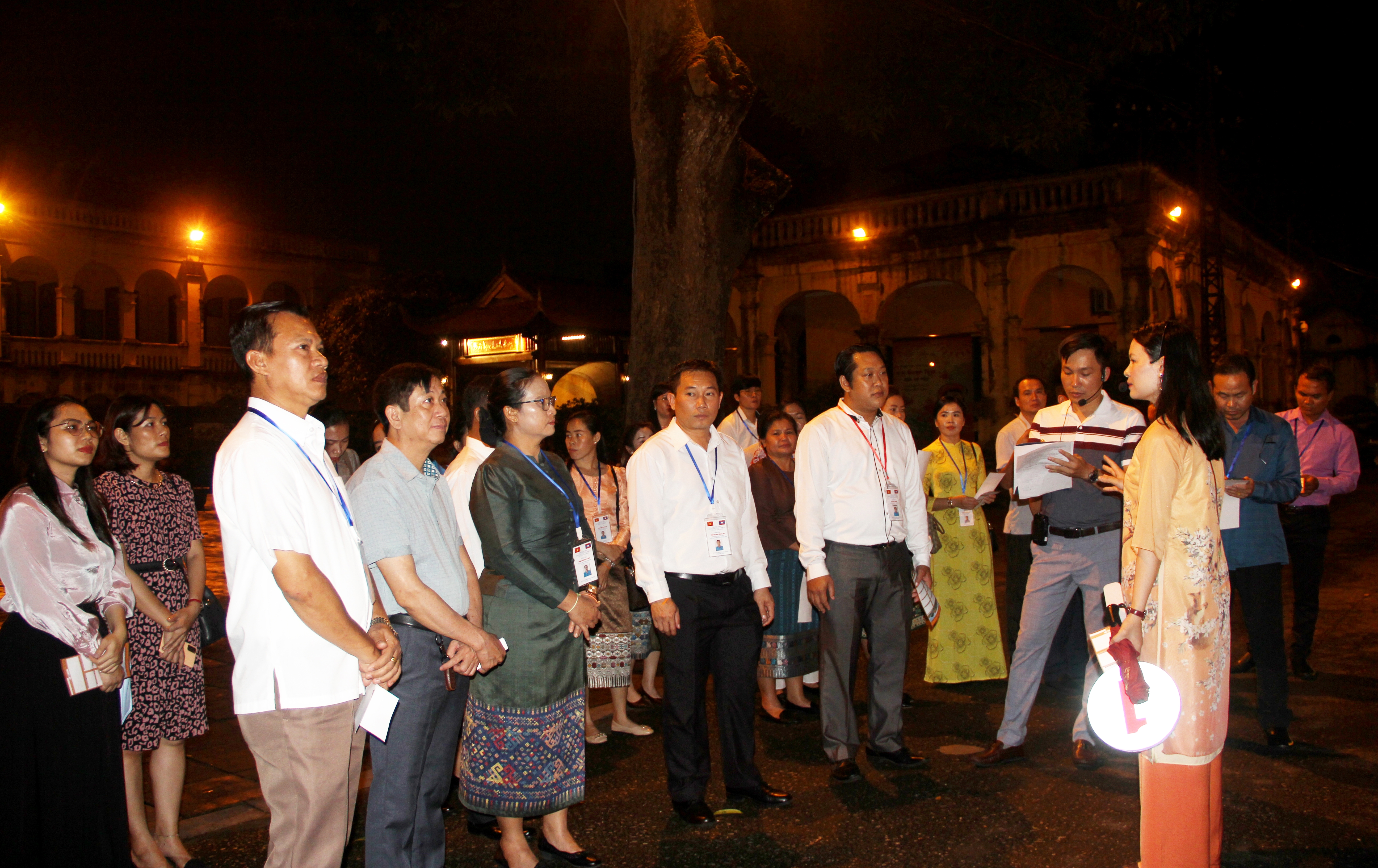 Đoàn cán bộ LHCĐ thành phố Viêng Chăn thăm, làm việc với Công đoàn Viên chức thành phố Hà Nội