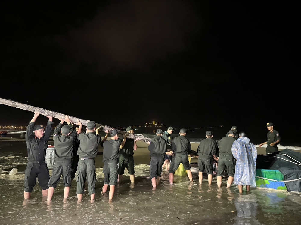 Đà Nẵng: Nỗ lực hỗ trợ người dân chống bão Noru