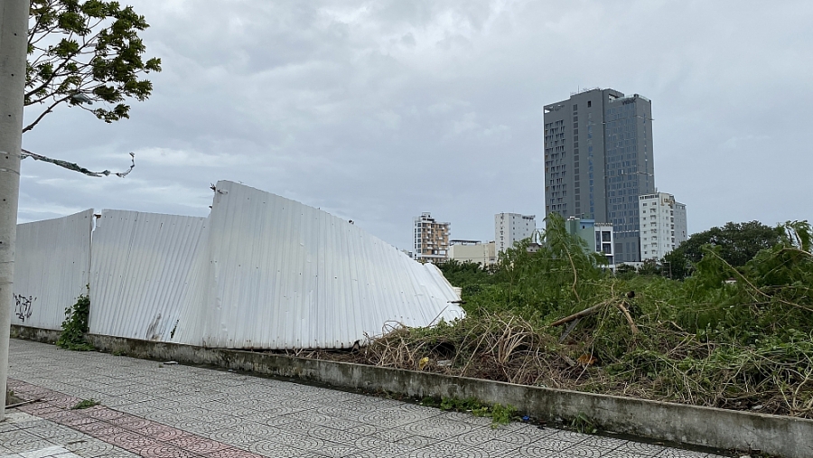 Đà Nẵng: Những hình ảnh ban đầu thiệt hại do bão số 4 gây ra