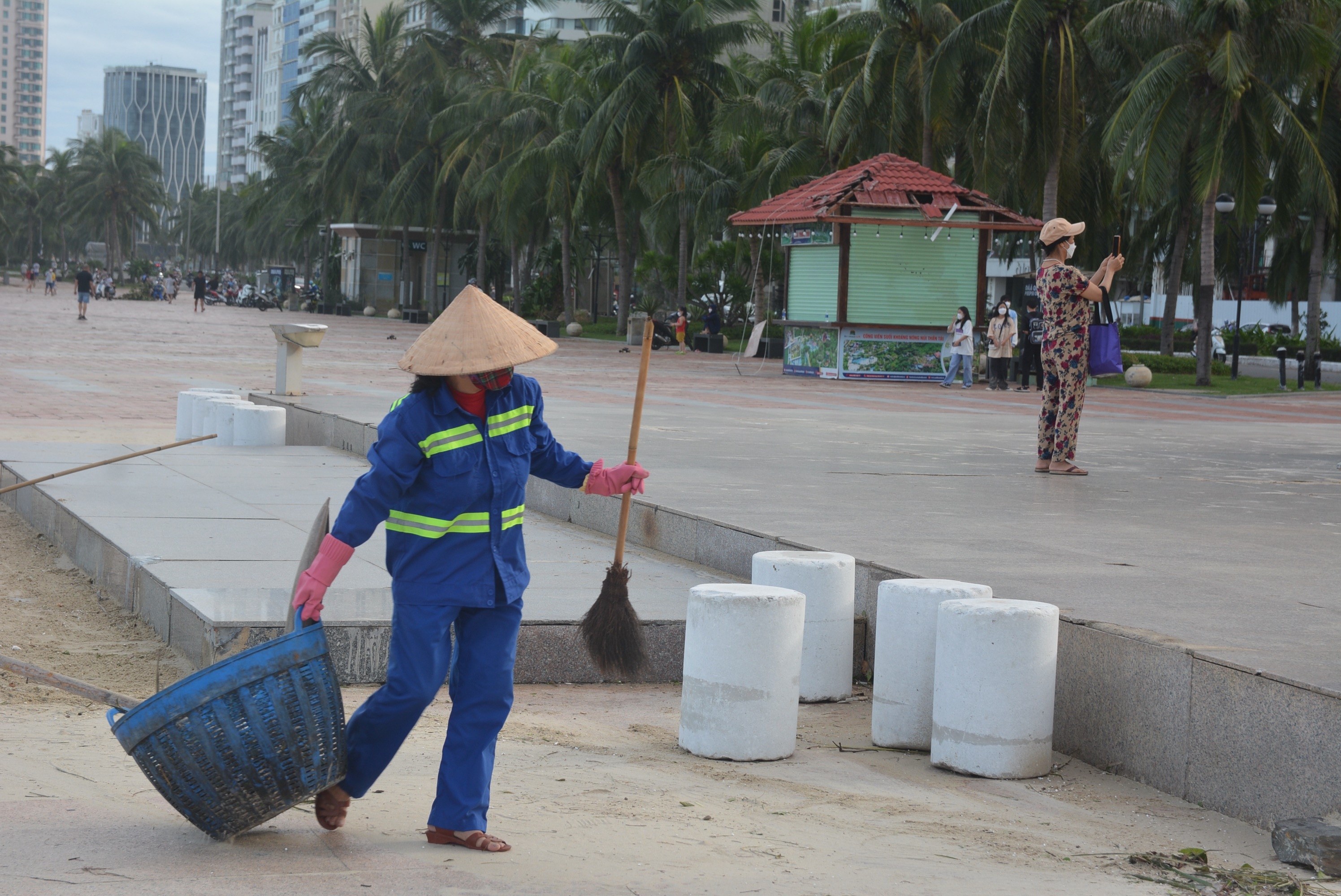 Đà Nẵng: Người dân và chính quyền khắc phục hậu quả bão số 4 để ổn định cuộc sống