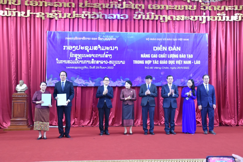24 biên bản ghi nhớ và thỏa thuận hợp tác được ký kết giữa các cơ quan quản lý giáo dục, các trường đại học, cao đẳng, trường dự bị đại học… hai nước Việt Nam - Lào