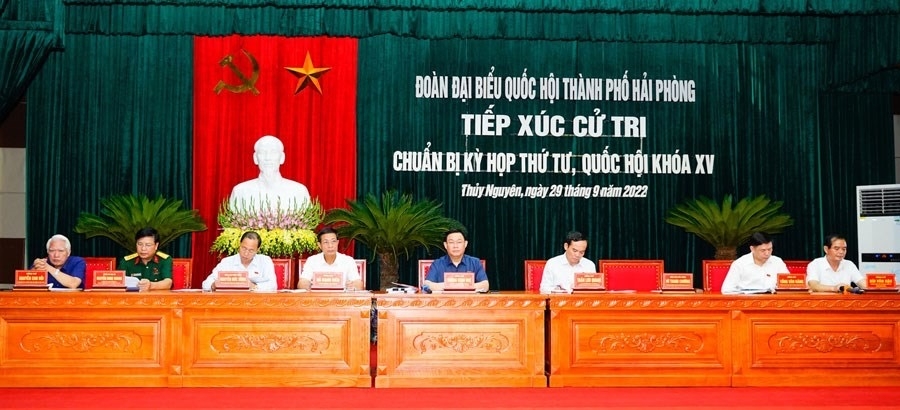 Chủ tịch Quốc hội Vương Đình Huệ và Đoàn đại biểu Quốc hội Hải Phòng tiếp xúc cử tri huyện Thủy Nguyên
