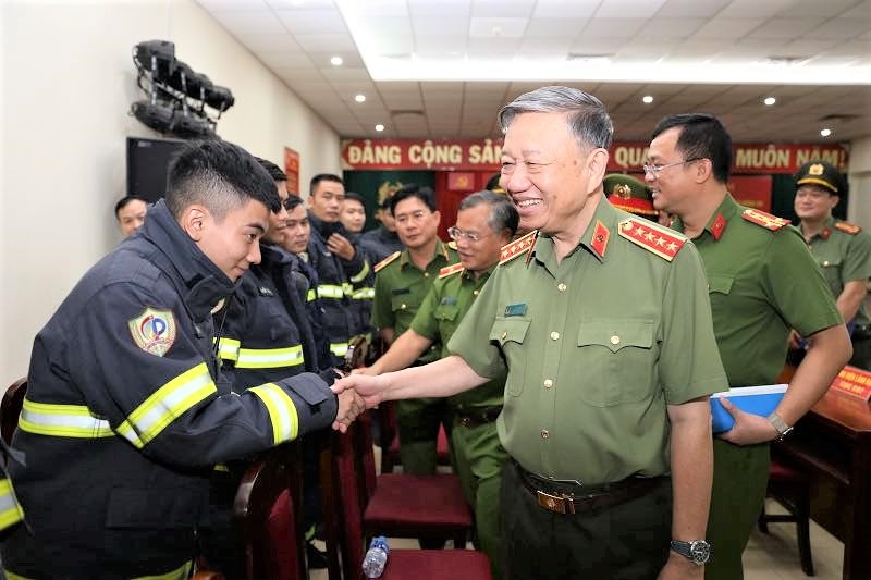 Đại tướng Tô Lâm động viên lực lượng Cảnh sát PCCC&CNCH Công an quận Đống Đa