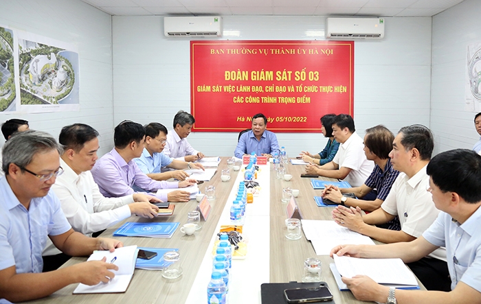 Phó Bí thư Thành ủy Nguyễn Văn Phong làm việc với Ban Quản lý dự án đầu tư xây dựng công trình dân dụng thành phố Hà Nội 