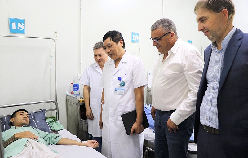 Bệnh viện Đa khoa Hà Đông hợp tác với chuyên gia Pháp phát triển kỹ thuật thay khớp háng