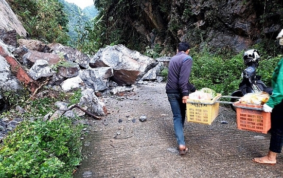 Quảng Bình: Sạt lở núi đá vôi, gần 200 hộ dân tộc Rục bị cô lập