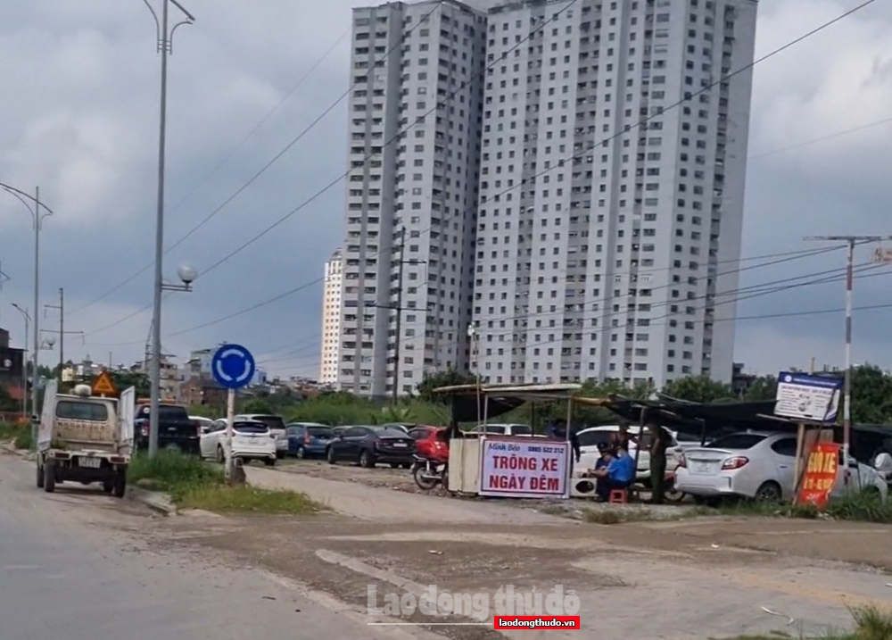 Tràn lan bãi giữ xe ô tô không phép tại cổng phụ Bệnh viện K Tân Triều: Cơ quan chức năng vì sao không biết?