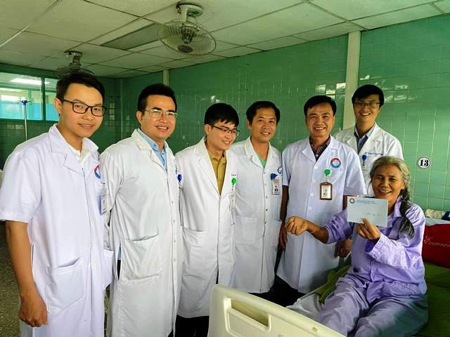 Quảng Bình: Nối thành công cẳng tay bị đứt gần lìa do tai nạn lao động