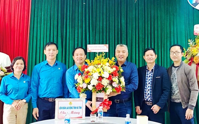 LĐLĐ Hà Tĩnh: Chúc mừng các doanh nghiệp nhân ngày Doanh nhân Việt Nam