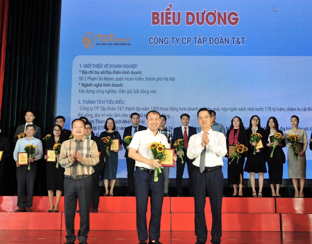 Quận Hoàn Kiếm biểu dương 71 doanh nghiệp tiêu biểu