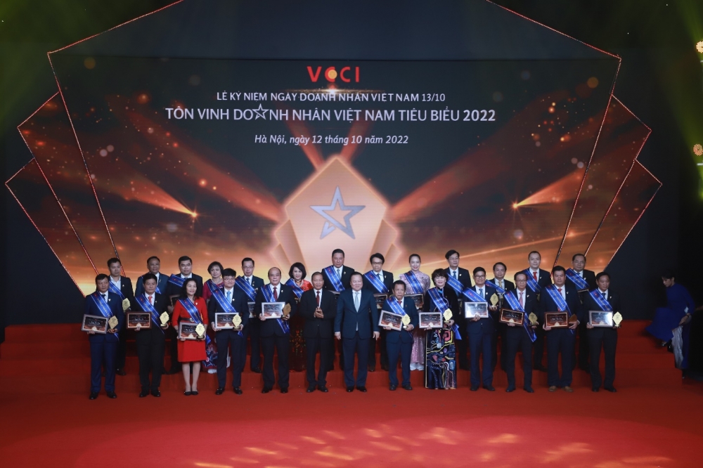 Chủ tịch EVNNPC được vinh danh Doanh nhân Việt Nam tiêu biểu năm 2022