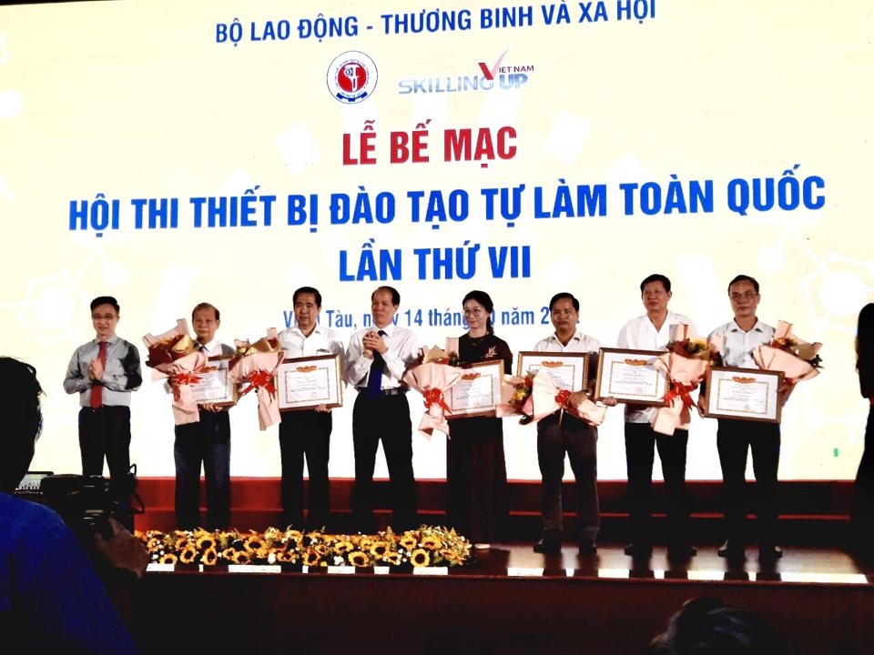 Hà Nội giành giải Nhì toàn đoàn tại Hội thi Thiết bị đào tạo tự làm toàn quốc