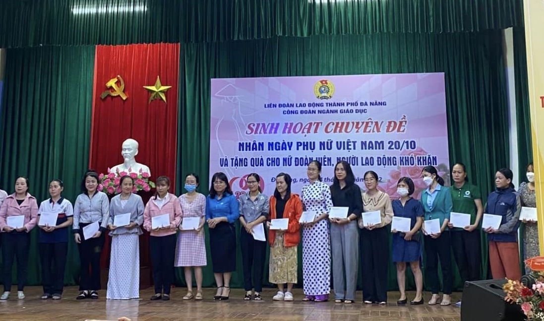 LĐLĐ thành phố Đà Nẵng tặng 1.100 suất quà cho nữ đoàn viên, CNVCLĐ