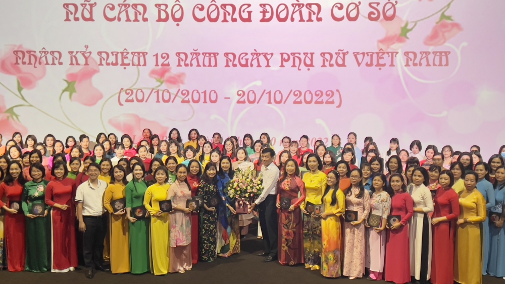 LĐLĐ quận Long Biên gặp mặt nữ cán bộ Công đoàn nhân kỷ niệm Ngày Phụ nữ Việt Nam