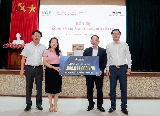 Amway Việt Nam hỗ trợ thành phố Đà Nẵng 1 tỷ đồng khắc phục thiệt hại do thiên tai