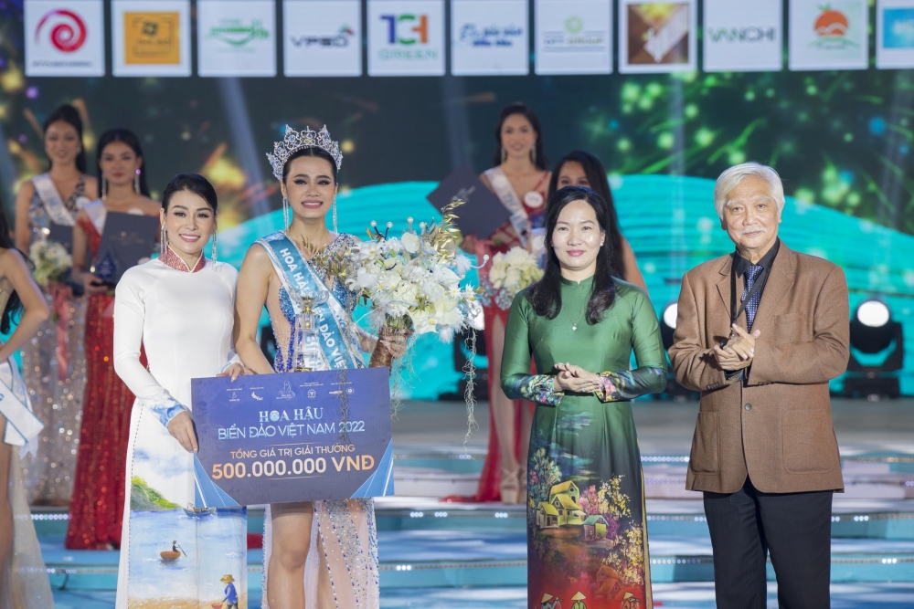 Đinh Như Phương đăng quang Hoa hậu Biển đảo Việt Nam 2022