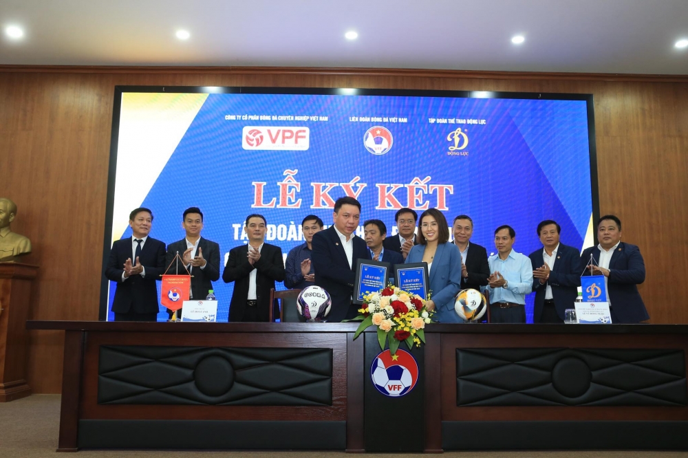 Bóng đá Việt Nam nhận tài trợ khủng lên tới 90 tỷ đồng