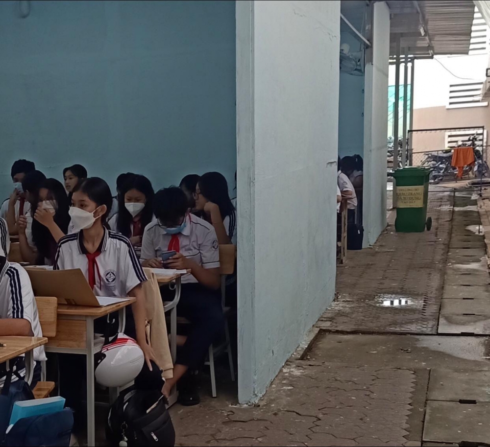 TP.HCM: Phòng GD&ĐT quận 7 lên tiếng việc học sinh học tạm bợ sát cống rãnh