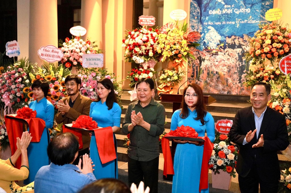 120 tác phẩm độc đáo tại triển lãm 