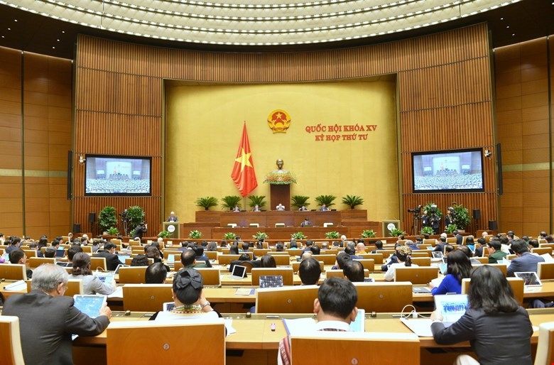 Đại biểu Quốc hội lo ngại “lương luôn bị rớt lại phía sau trong cuộc đua với giá cả”