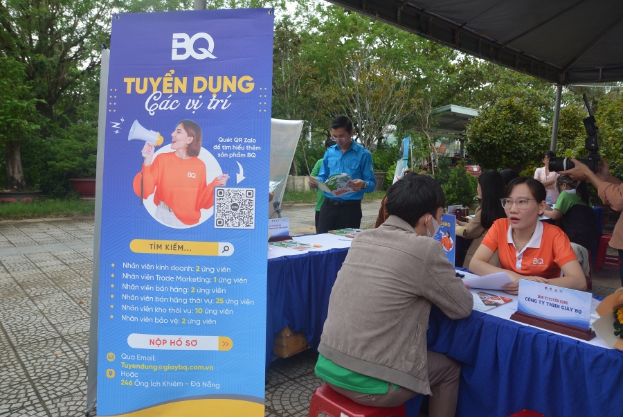 Thanh niên Đà Nẵng hào hứng tham dự ngày hội việc làm với hơn 500 vị trí tuyển dụng