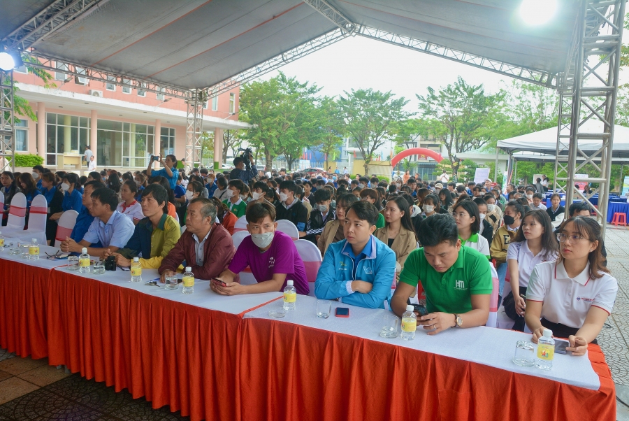 Thanh niên Đà Nẵng hào hứng tham dự ngày hội việc làm với hơn 500 vị trí tuyển dụng