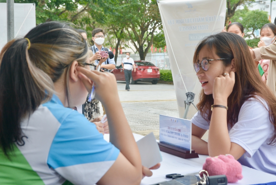 Thanh niên, người lao động Đà Nẵng hào hứng tham dự ngày hội việc làm với hơn 500 vị trí tuyển dụng