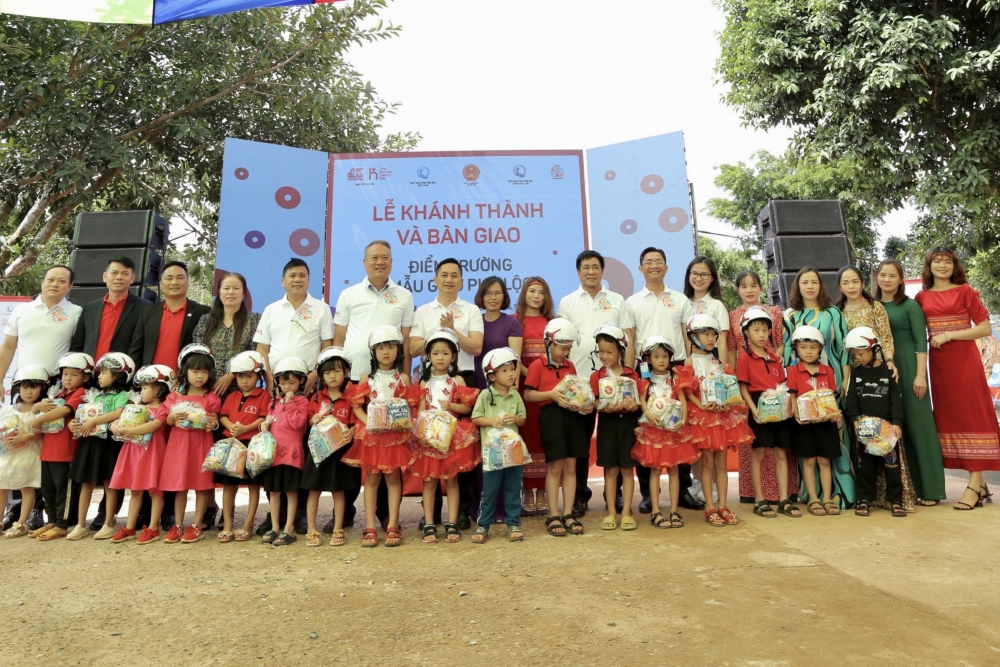 Bàn giao điểm trường mẫu giáo cho các em nhỏ khó khăn huyện Krông Năng, tỉnh Đắk Lắk
