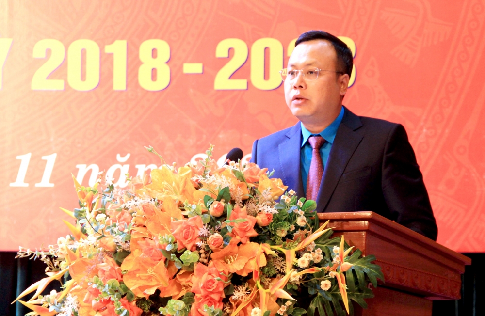 Trao Quyết định Chủ tịch Liên đoàn Lao động thành phố Hà Nội cho đồng chí Phạm Quang Thanh