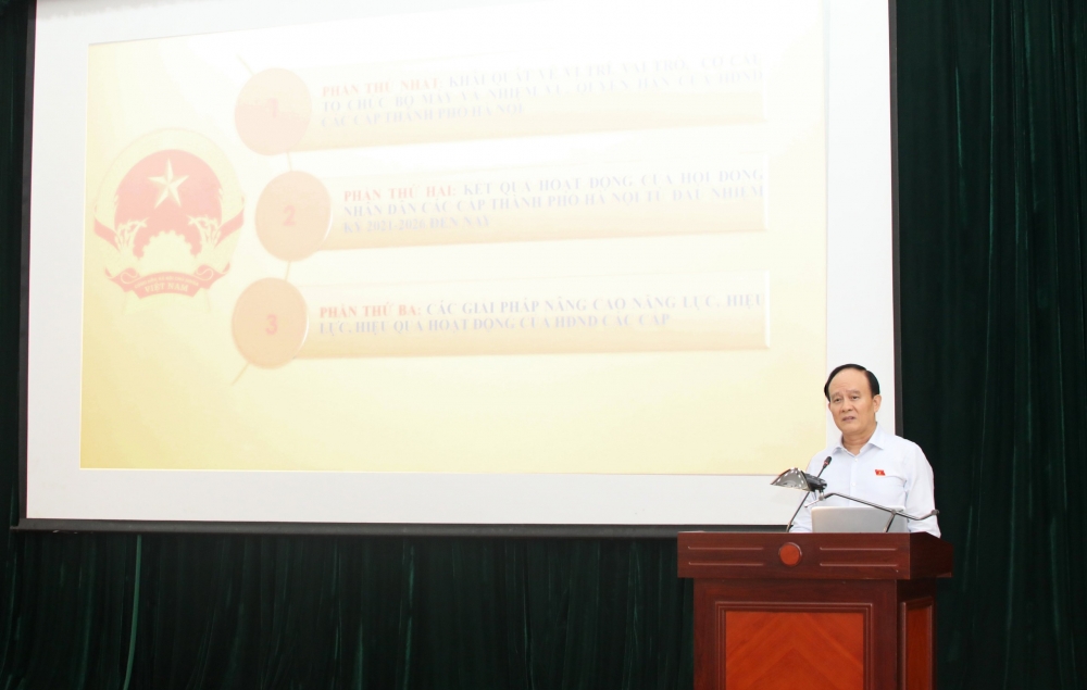 Chủ tịch HĐND Thành phố Nguyễn Ngọc Tuấn giảng bài tại lớp bồi dưỡng cán bộ quy hoạch nguồn nhiệm kỳ 2025 - 2030