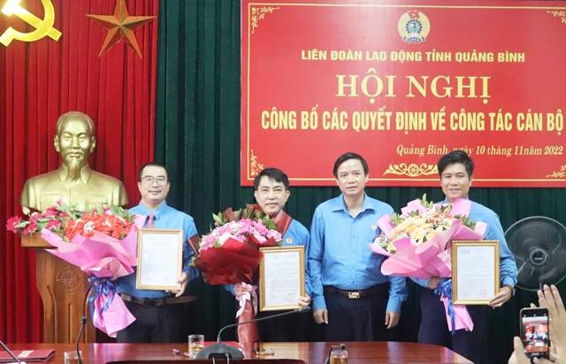 LĐLĐ tỉnh Quảng Bình công bố quyết định về công tác cán bộ