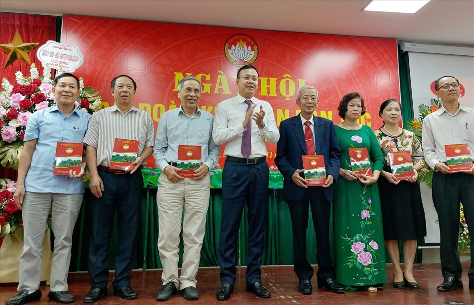 Chủ tịch Liên đoàn Lao động Thành phố Phạm Quang Thanh dự “Ngày hội đại đoàn kết toàn dân tộc” tại quận Cầu Giấy