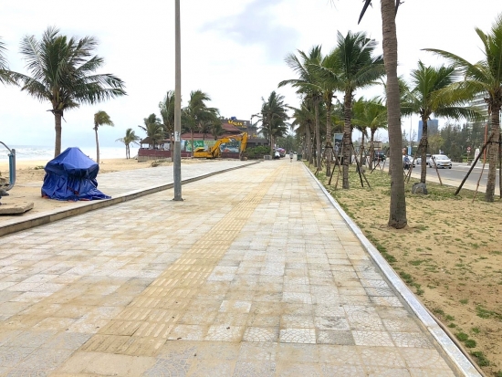 Công viên ven biển Đà Nẵng được làm mới sạch, đẹp sau khi bị mưa lũ cuốn hư hỏng