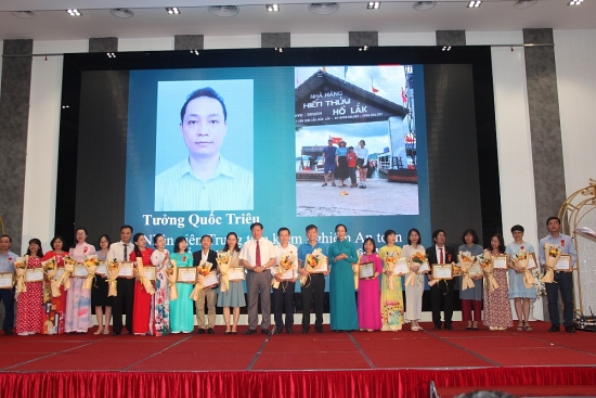 Công đoàn Y tế Việt Nam biểu dương, khen thưởng 134 gia đình tiêu biểu