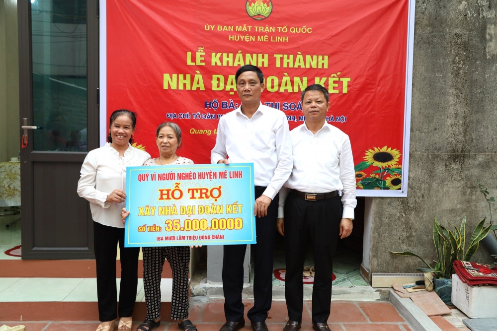 Khánh thành nhà Đại đoàn kết cho hộ cận nghèo tại thị trấn Quang Minh