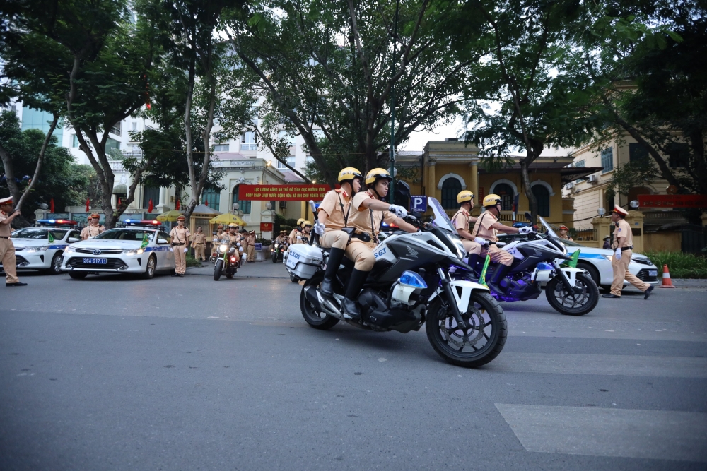 Cảnh sát giao thông Hà Nội ra quân đảm bảo trật tự an toàn giao thông dịp Tết Quý Mão