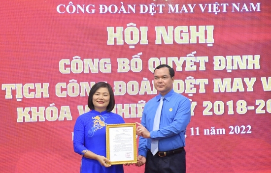 Công bố và trao Quyết định chức danh Chủ tịch Công đoàn Dệt May Việt Nam