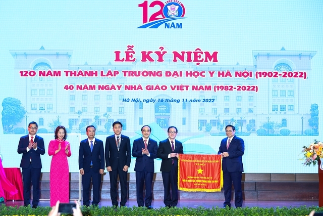 Thủ tướng Phạm Minh Chính: Sớm đưa Trường Đại học Y Hà Nội thành Đại học khoa học sức khoẻ